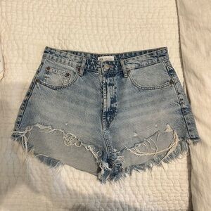 Zara denim shorts, size 8, worn but in perfect condition, medium wash!